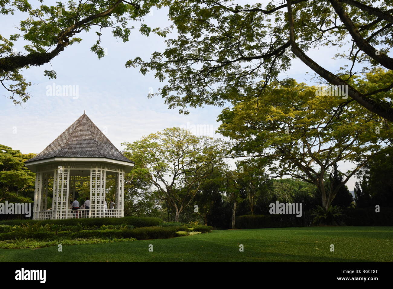 Weißen Pavillon im Garten der UNESCO's World Heritage in einem ruhigen Nachmittag, wo ein kleines und unvergessliche Hochzeit nur gehalten wird Stockfoto