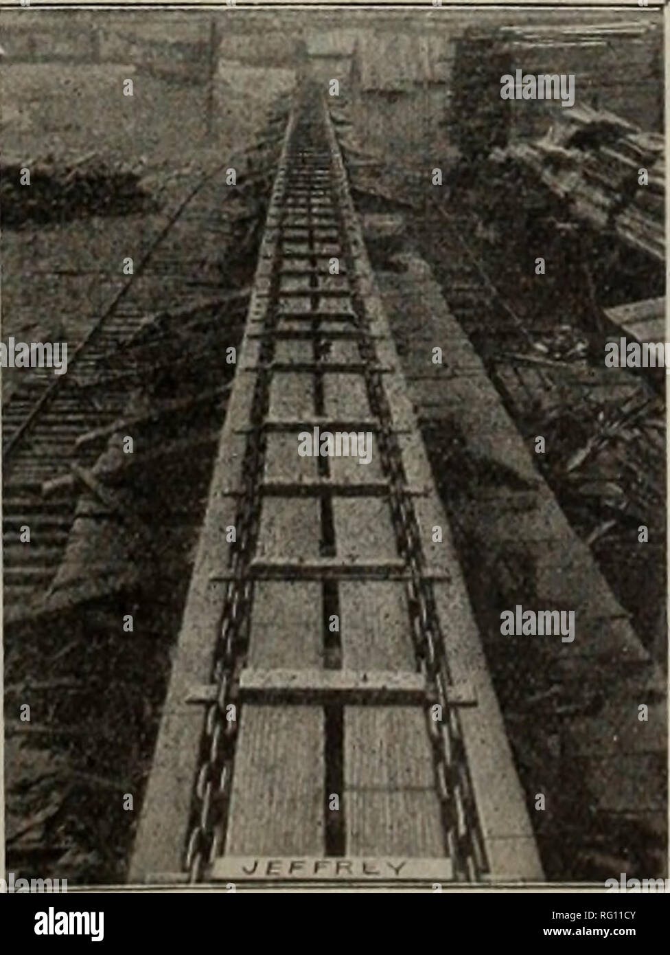 . Kanadische Forstindustrie 1909. Holzschlag; Wälder und Forstwirtschaft; Wald; Wald - zellstoffindustrie; Holz verarbeitenden Industrien. Hersteller von Sägewerk, Kies und unseren neuen Four-Saw Bautafeln Bautafeln Bolter Maschinen machen wir eine Spezialität von Motoren, Kessel, Wellenstrang, Riemenscheiben, Riemen, Ewart Kette, Sägen, tragbare Feldschmieden und alle Mühle Armaturen. Preise und Katalog über die Anwendung in der Provinz Quebec von Williams & Amp; WILSON, St. James Street, MONTREAL Importeure und Lieferanten für alle Arten von elektrischen Arbeiten Beleuchtung von Pflanzen Wächter Telefon Systeme für Bauholz Mühlen Motoren Stockfoto