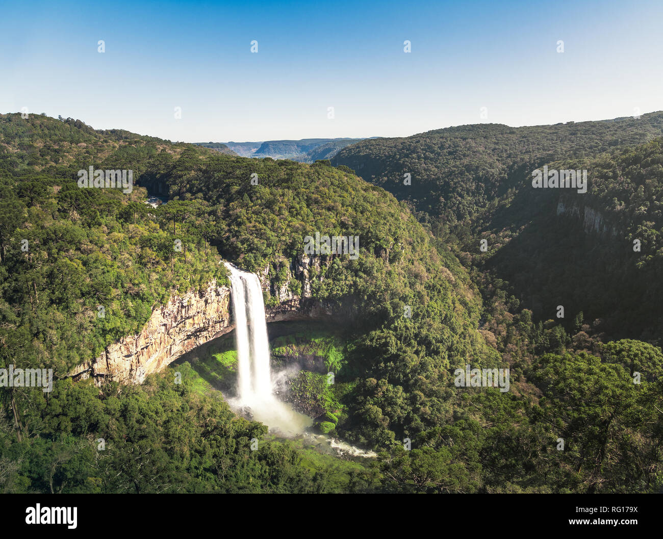 Luftaufnahme von Caracol Wasserfall - Canela, Rio Grande do Sul, Brasilien Stockfoto