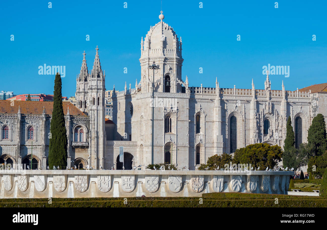 Fassade der Kirche von Kloster Jeronimos Hotel in Lissabon, Portugal, World Heritage Site. Stockfoto