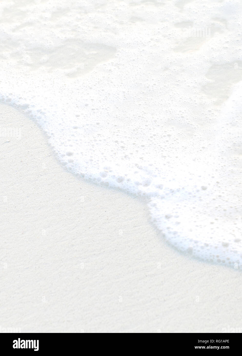 Am weißen Sandstrand Surf, Meeru Island Resort, Malediven, Indischer Ozean, Asien Stockfoto
