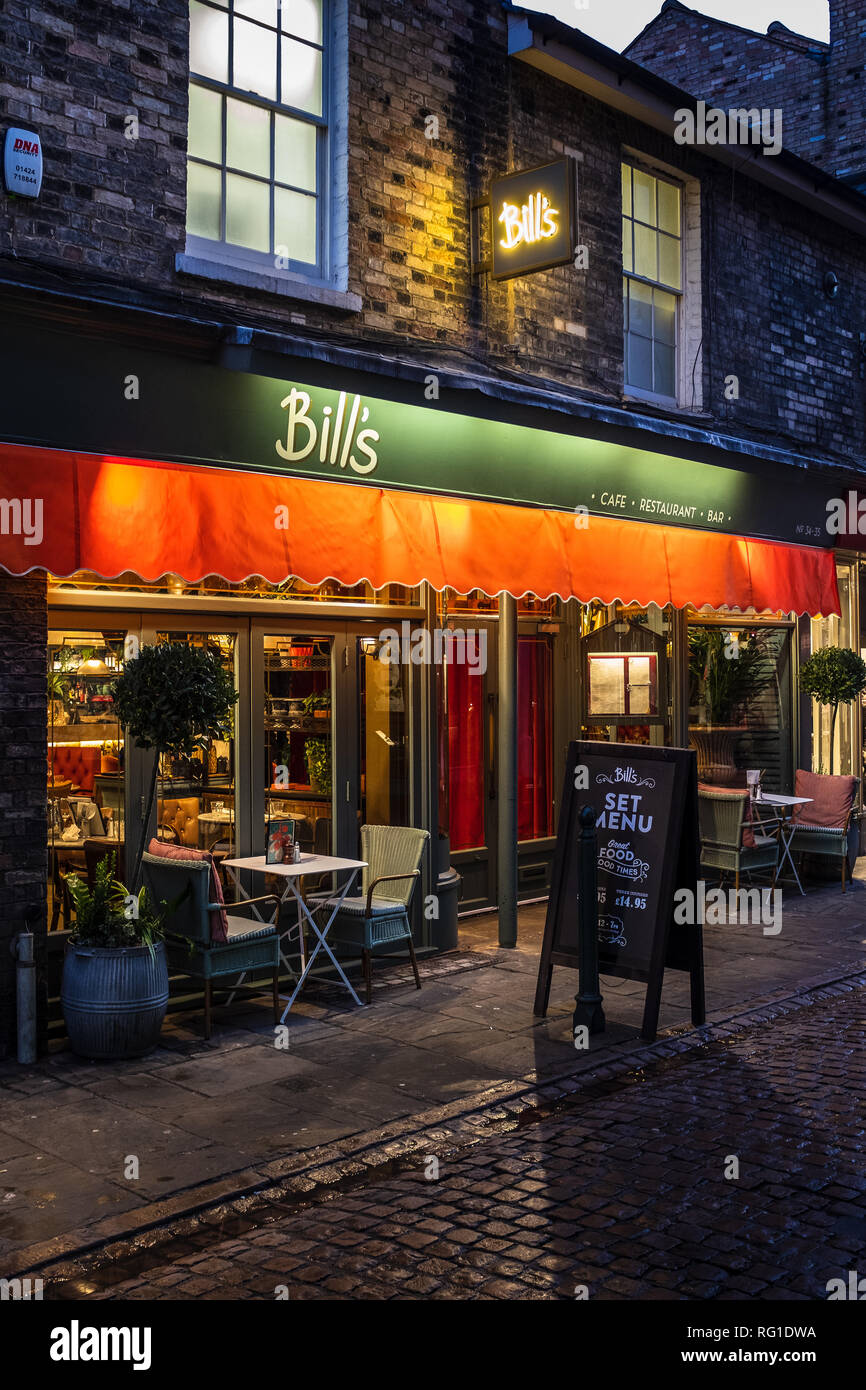 Bill's Cafe/Restaurant im Green Street Cambridge. Eine von einer Kette, die in ganz Großbritannien. Stockfoto