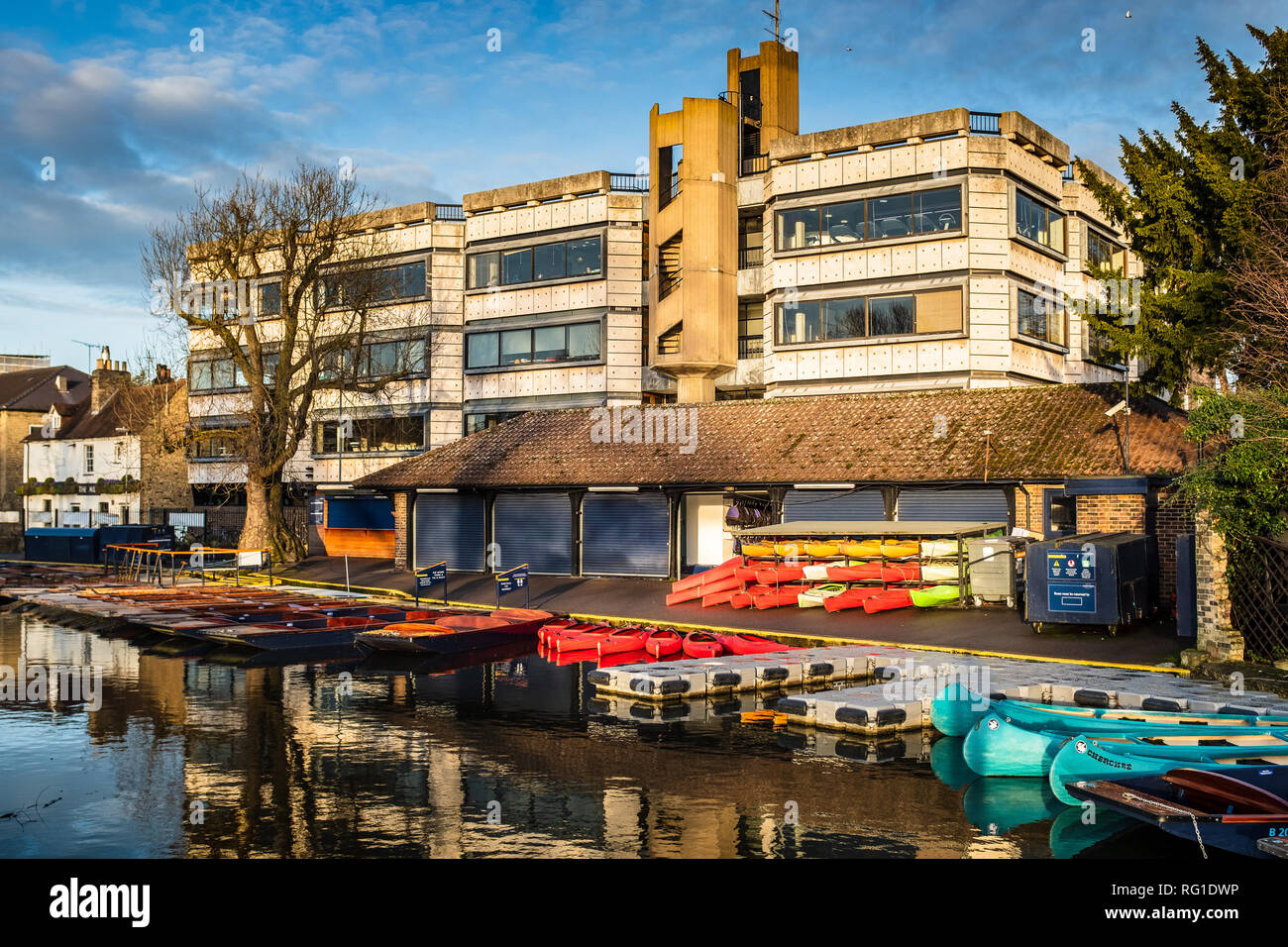 Cambridge University Center - das Brutalist Art Center ist ein sozialer Raum für Studierende, Mitarbeiter, Alumni und ihre Gäste. Gebaut 1967 HKPA. Stockfoto