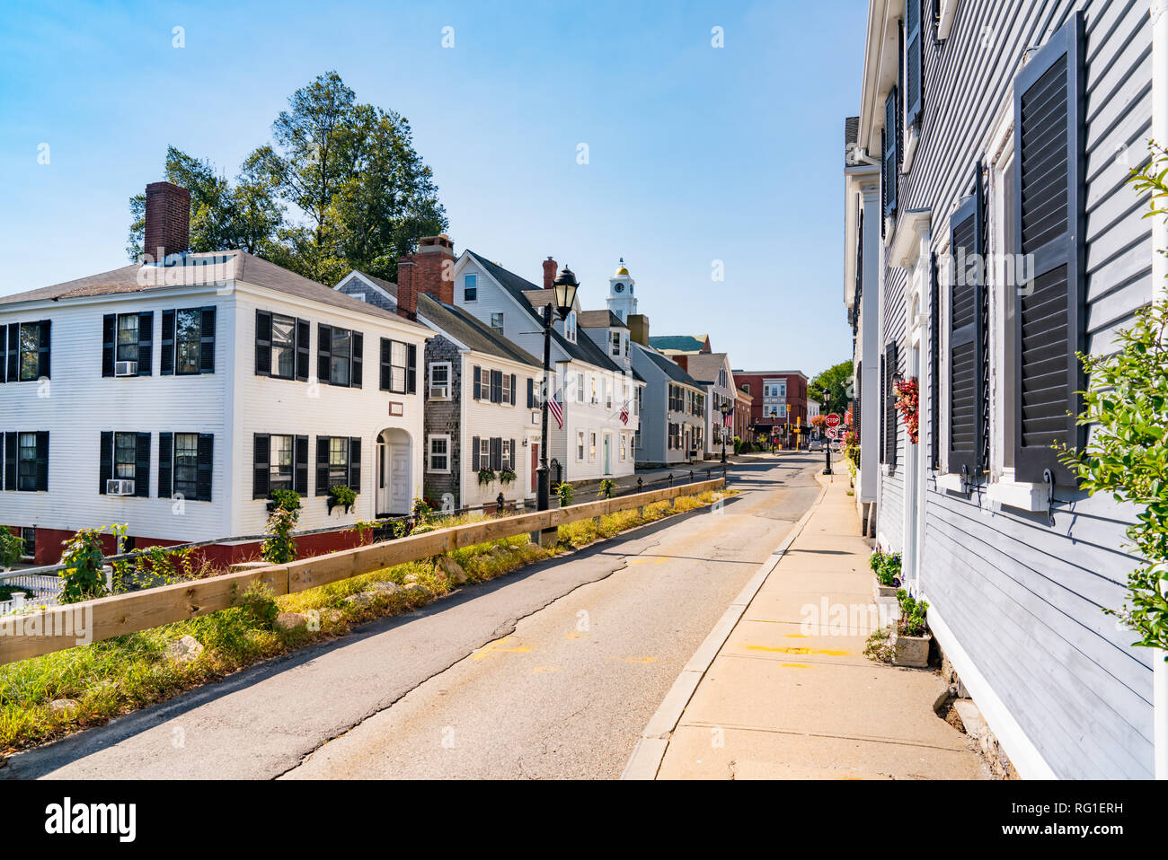 Historische Häuser entlang Leyden Straße in Plymouth, Massachusetts Stockfoto