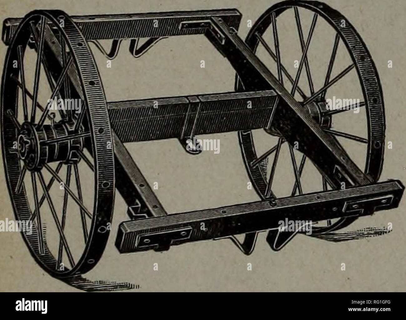 . Kanadische Forstindustrie 1911. Holzschlag; Wälder und Forstwirtschaft; Wald; Wald - zellstoffindustrie; Holz verarbeitenden Industrien. Oxford, Nova Scotia Hersteller aller Arten von Saw Mill Maschinen Killam Patent Doppel Saw-Bed, mit schweren Rahmen Beförderung arrauged für Dogger und Setter auf Schlitten zu fahren. Dieses Foto zeigt die Doppel - Bett ohne Sägen. Die vordere Säge werden von 0 bis 6 Zoll bewegen, und auch der Ausgang der Männer um mindestens 50 Prozent. Schreiben für Angebote. Abnehmbare Holz Lkw mit breiten Reifen Stahlfelgen für Sägewerke, Hobelwerke, Holzlagerplätzen, etc. Dump Karren für Stockfoto