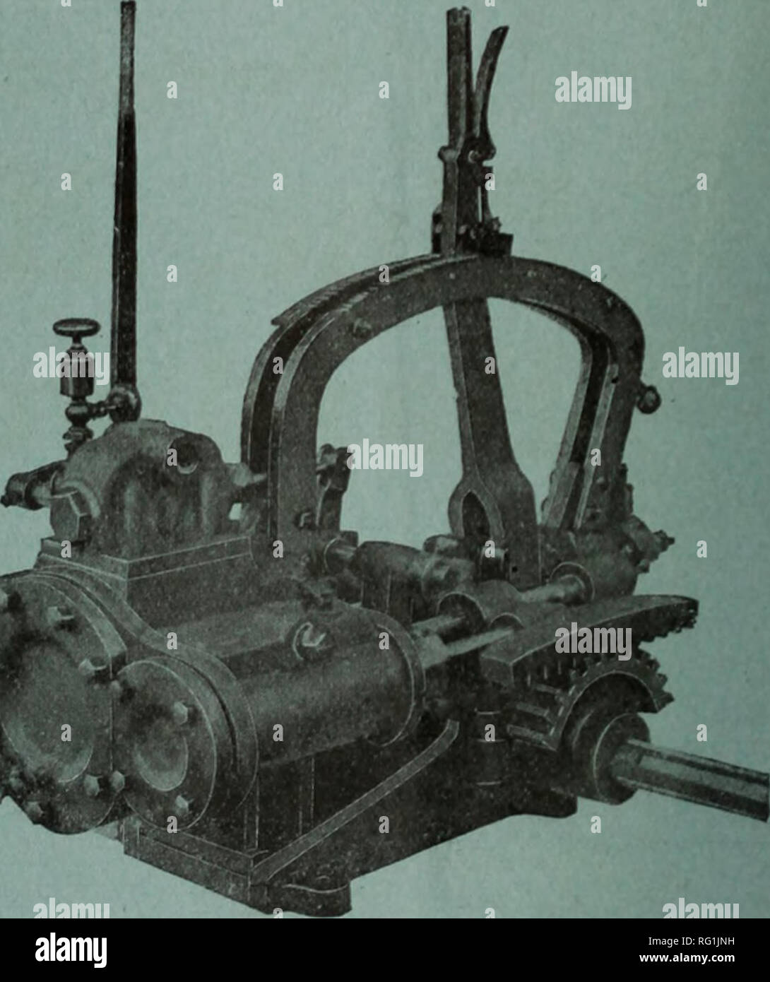 . Kanadische Forstindustrie 1909. Holzschlag; Wälder und Forstwirtschaft; Wald; Wald - zellstoffindustrie; Holz verarbeitenden Industrien. Vier-Zoll Dampf Set funktioniert zwei Zoll Dampf Setter. Sie sind von der unbestrittene Wert an Ihren derzeitigen Benutzer und Sie sind jetzt erfolgreich in mehr als drei hundert Mühlen. Die 2-Maschine wird für jede Stärke bis 2 cm mit einem Anschlag des Hebels eingestellt, und die vier Zoll Maschine legt bis zu 4 Zoll auf einen Schlag. Wenn Sie mehr über Sie wissen, schicken Sie unseren Katalog. Denken Sie daran, machen wir alles für ein Sägewerk der A.R. Williams Machinery Co., Stockfoto