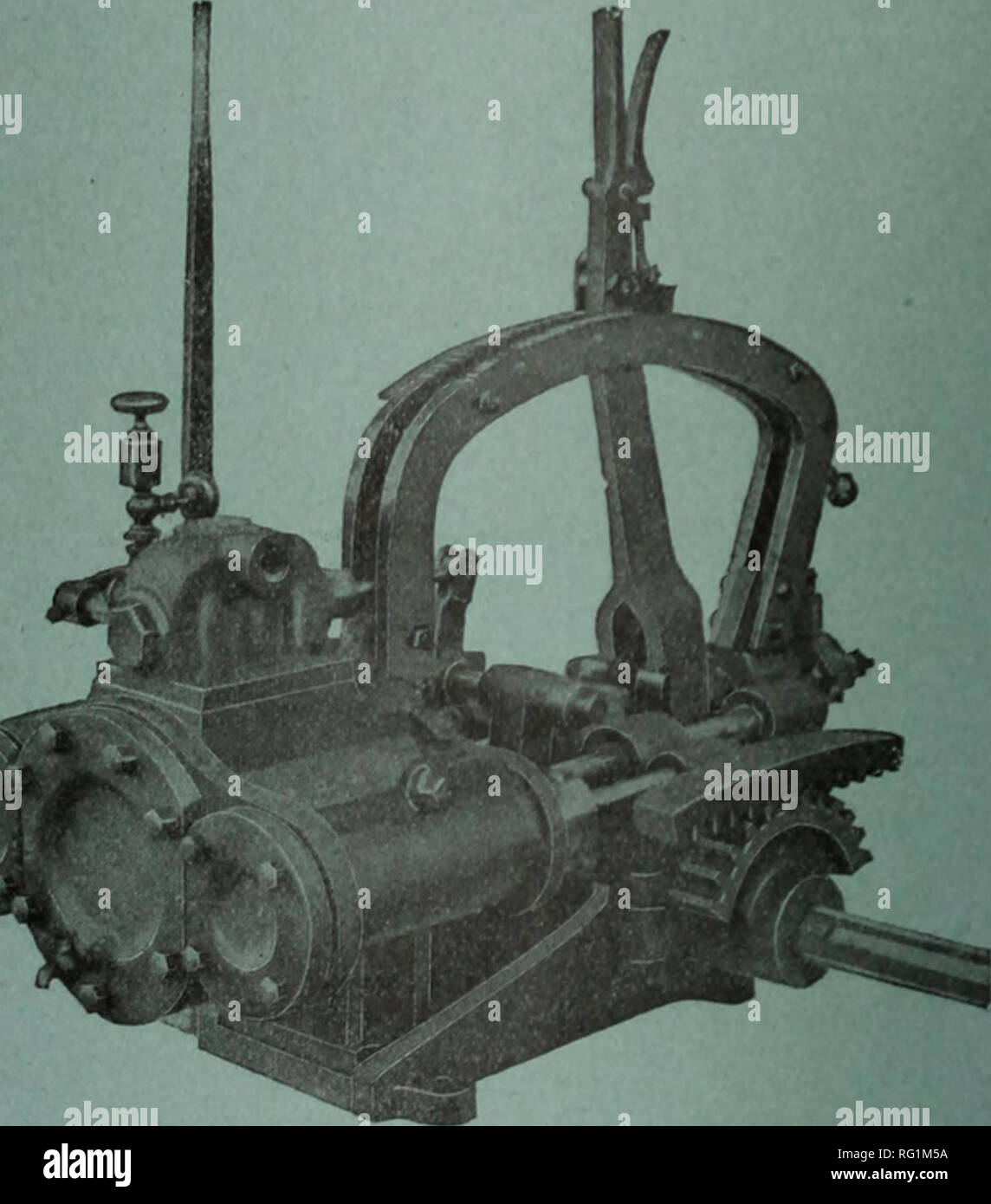 . Kanadische Forstindustrie 1909. Holzschlag; Wälder und Forstwirtschaft; Wald; Wald - zellstoffindustrie; Holz verarbeitenden Industrien. Vier-Zoll Dampf Set funktioniert zwei Zoll Dampf Setter. Sie sind von der unbestrittene Wert an Ihren derzeitigen Benutzer und Sie sind jetzt erfolgreich in mehr als drei hundert Mühlen. Die 2-Maschine wird für jede Stärke bis 2 cm mit einem Anschlag des Hebels eingestellt, und die vier Zoll Maschine legt bis zu 4 Zoll auf einen Schlag. Wenn Sie mehr über Sie wissen, schicken Sie unseren Katalog. Denken Sie daran, machen wir alles für ein Sägewerk der A, R. Williams Machinery Co., Stockfoto