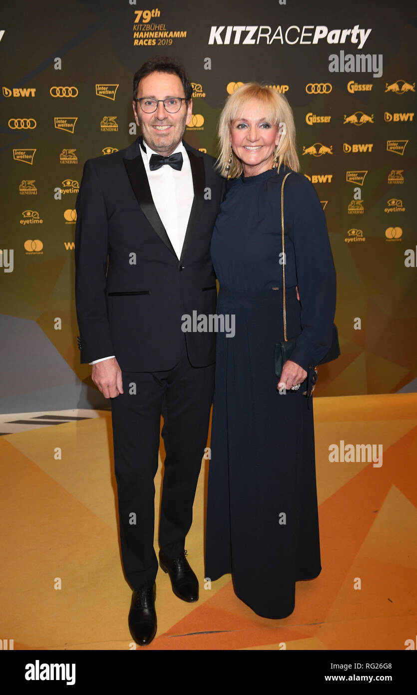 Kitzbühel, Österreich. 26. Januar 2019. Skifahrer Christa Kinshofer und ihr Ehemann Erich Rembeck kommen zu dem Kitz Rennen Partei. Traditionell diese Veranstaltung findet im Zielbereich der Hahnenkamm Rennen. Foto: Felix Hörhager/dpa Quelle: dpa Picture alliance/Alamy Leben Nachrichten Quelle: dpa Picture alliance/Alamy leben Nachrichten Stockfoto