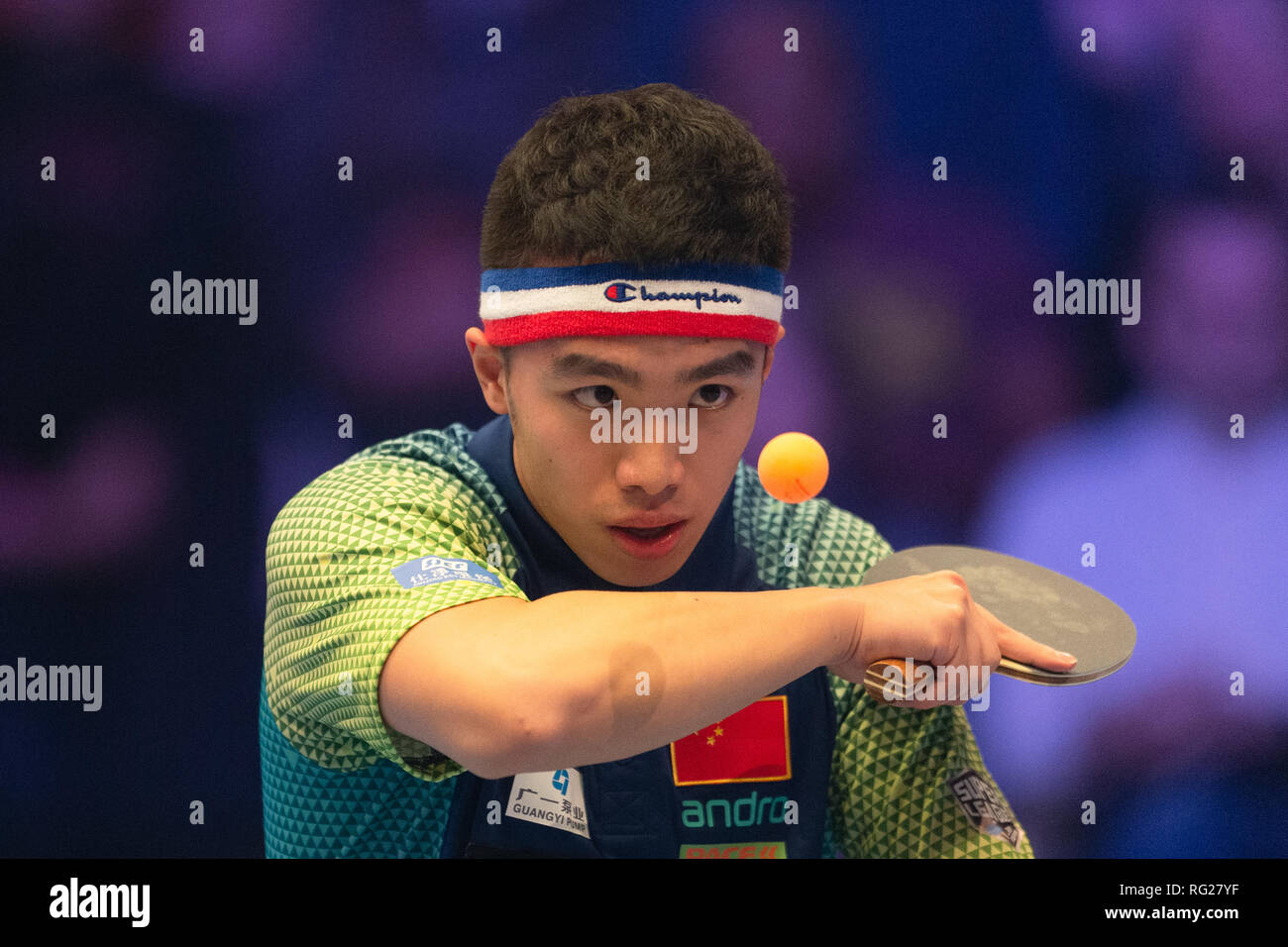 London, Großbritannien. 27. Januar 2019. Shen Jianyu (CHN) gegen Yan Weihao (CHN) in den letzten 16 knockout Match während Betvictor Weltmeisterschaft des Ping Pong - 2019 Turnier - Letzten 16 knockout Phase im Alexander Palace am Sonntag, den 27. Januar 2019. LONDON ENGLAND. (Nur redaktionelle Nutzung, eine Lizenz für die gewerbliche Nutzung erforderlich. Keine Verwendung in Wetten, Spiele oder einer einzelnen Verein/Liga/player Publikationen.) Credit: Taka G Wu/Alamy leben Nachrichten Stockfoto