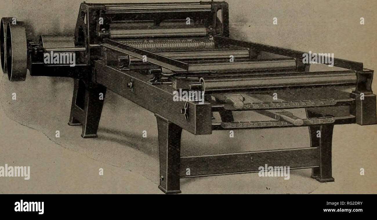 . Kanadische Forstindustrie 1908. Holzschlag; Wälder und Forstwirtschaft; Wald; Wald - zellstoffindustrie; Holz verarbeitenden Industrien. Kommerzielle und Kunst Kalender Griff begrenzt Kalender Abt. 50 Temperance Street die "TOWER" LINIE DER EDGERS beachten Sie die folgenden wichtigen Funktionen 1. Die wichtigen Teile sind durch eine erhebliche Eisen Schale durchgeführt, die fest auf dem Boden. 2. Die Laube läuft in drei lange Lagern, die Riemenscheibe wird zwischen zwei Der tbem. 3. Die sägen kann, ohne die Arbor entfernt werden, die ganze Aktion war der Höhepunkt der simplirity. 4. 'J er Ad ustable Guide ist wundervoll Stockfoto