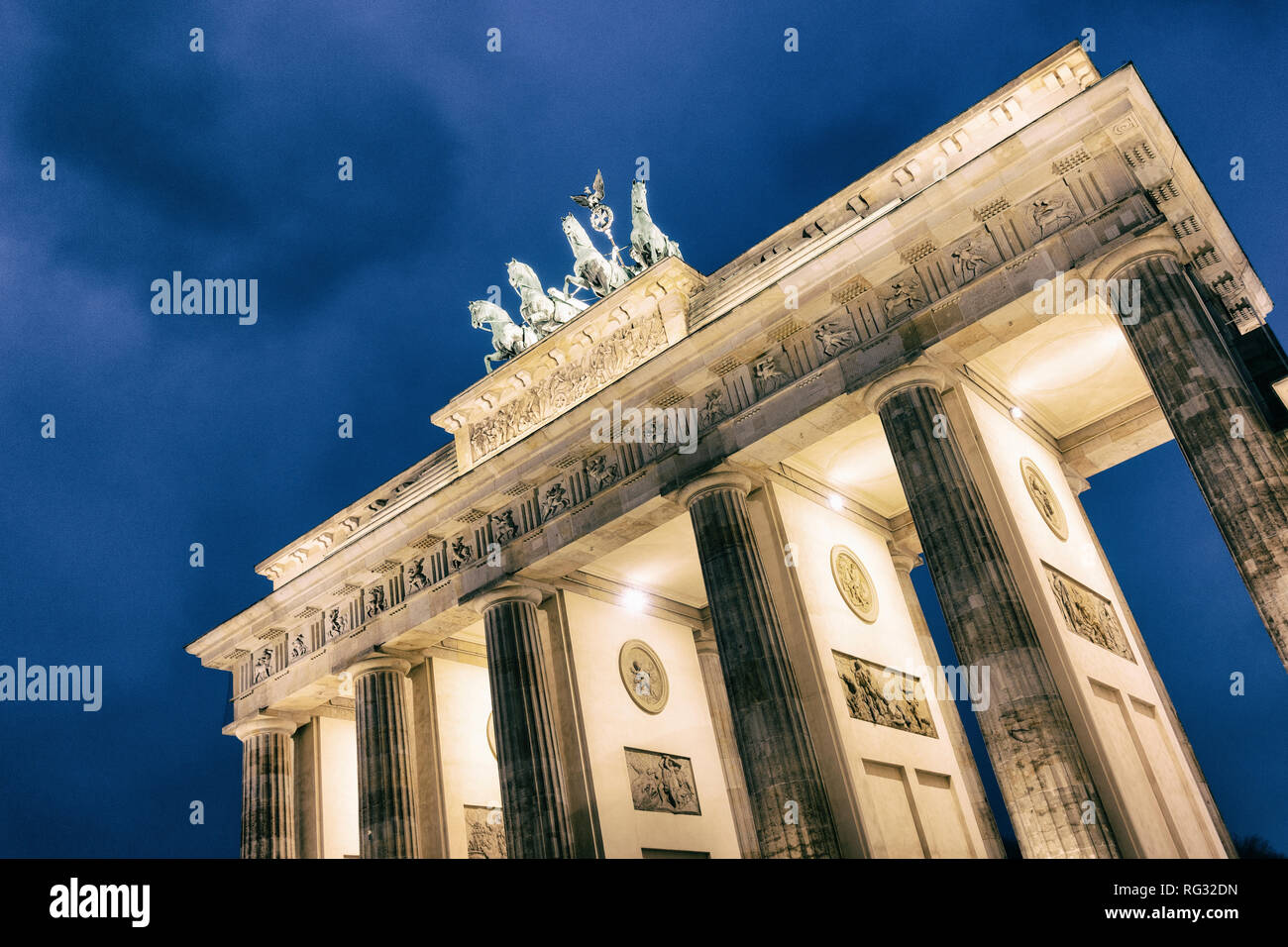 Bei Nacht Brandenburger Tor in Berlin, Deutschland Stockfoto