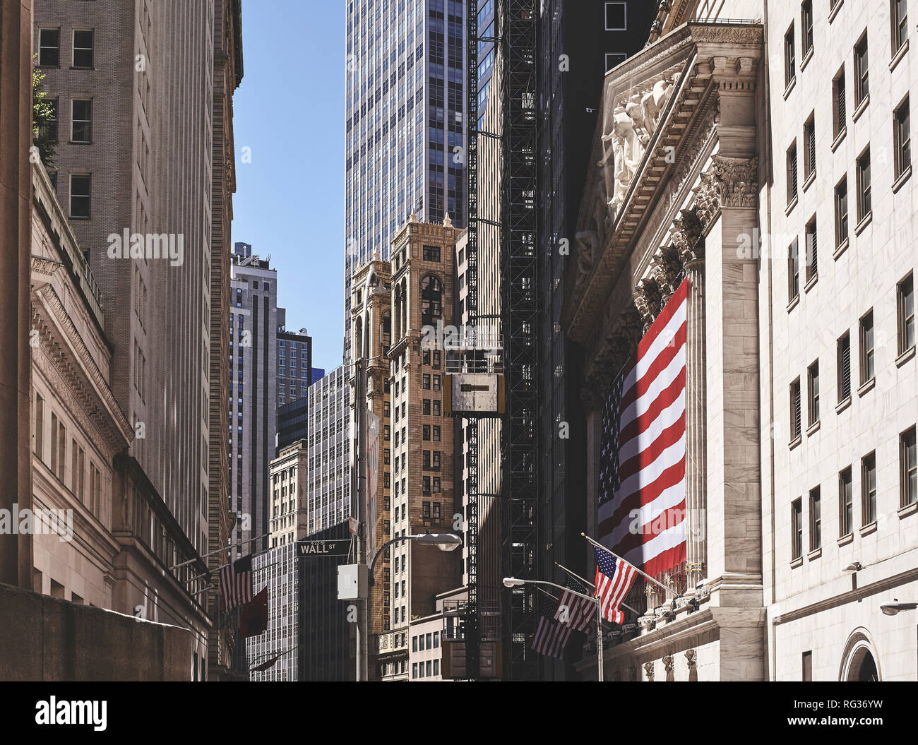 Retro getonten Bild von Wall Street Architektur, New York City, USA. Stockfoto