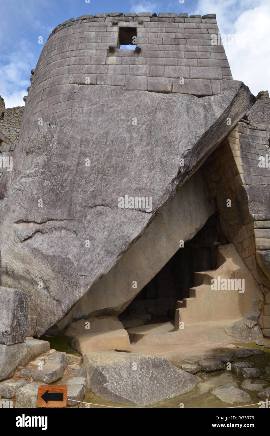 MACHU PICCHU/PERU, 16. August 2018: Machu Picchu Tempel der Sonne für astronomische Beobachtungen erlaubt. Stockfoto