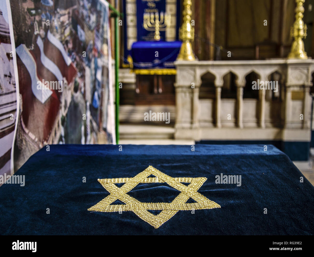 David Stern im Inneren der Synagoge in Sofia, Bulgarien Stockfoto