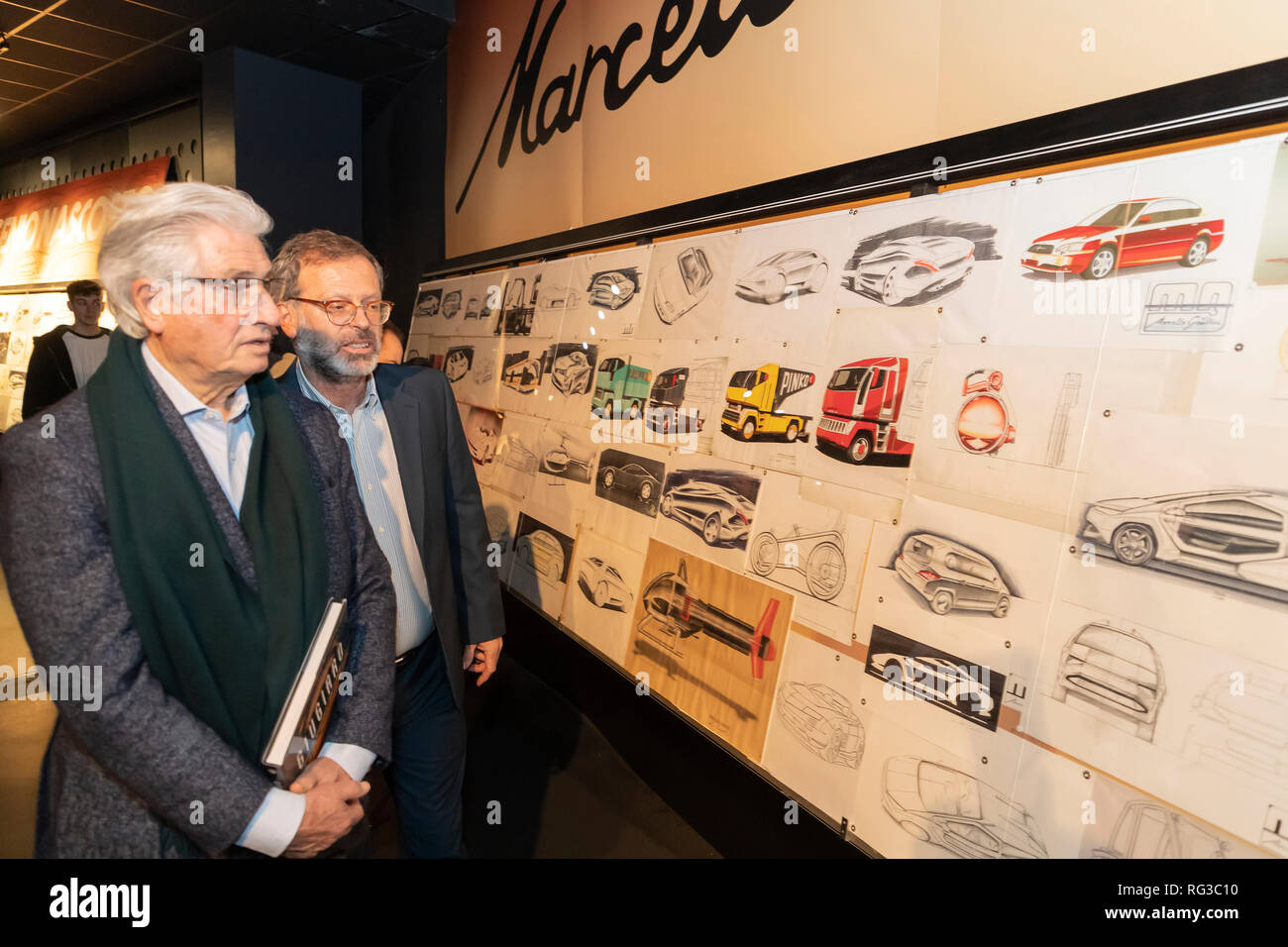 Ausstellung im National Car Museum, MAUTO widmet sich der Auto designer Marcello Gandini "Der versteckte Genius'. Herr Giugiaro Besuch der Ausstellung Stockfoto
