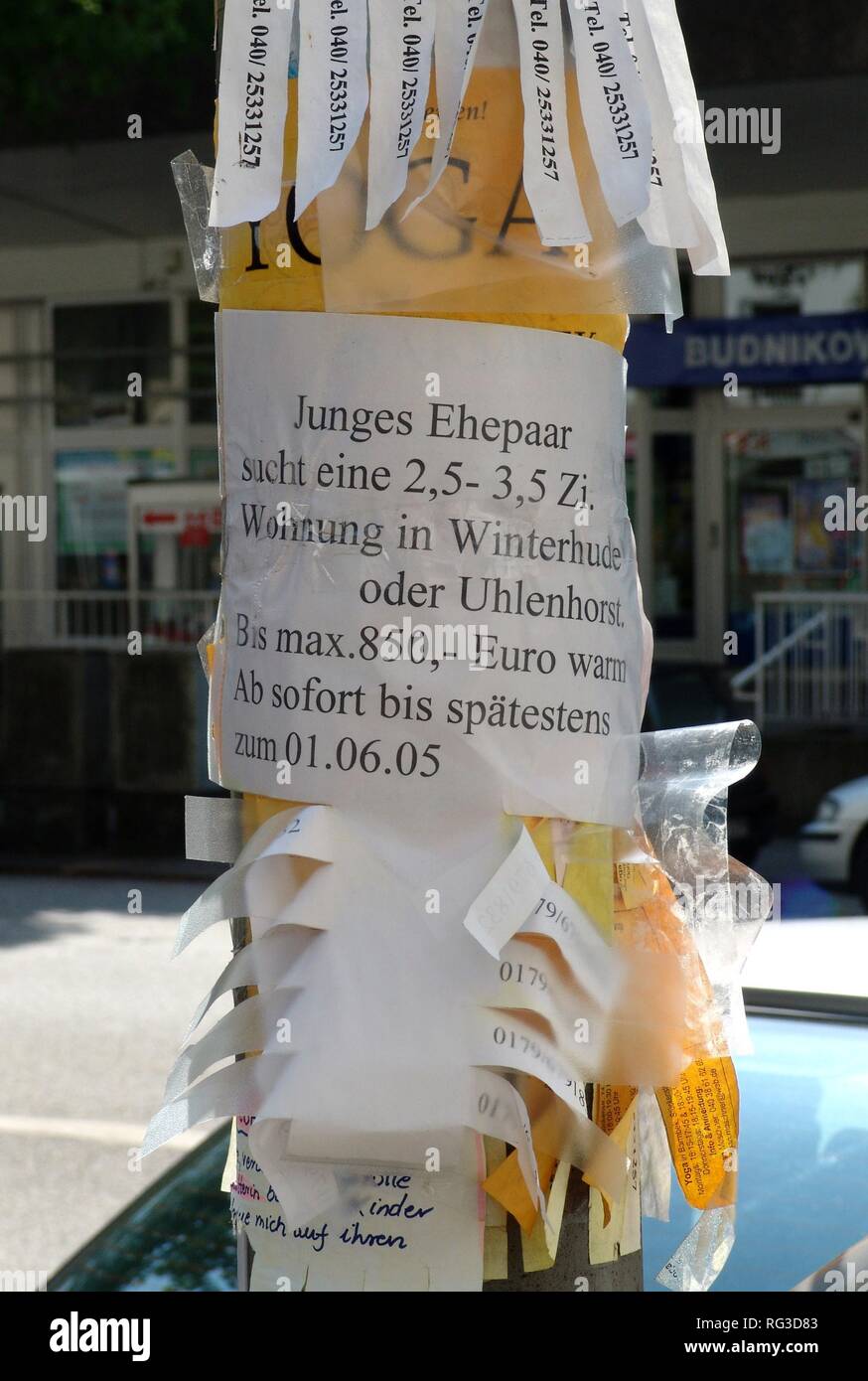 DEU, Deutschland, Hamburg: Haus der Jagd, Flugblatt an einer Laterne auf der Straße. Stockfoto