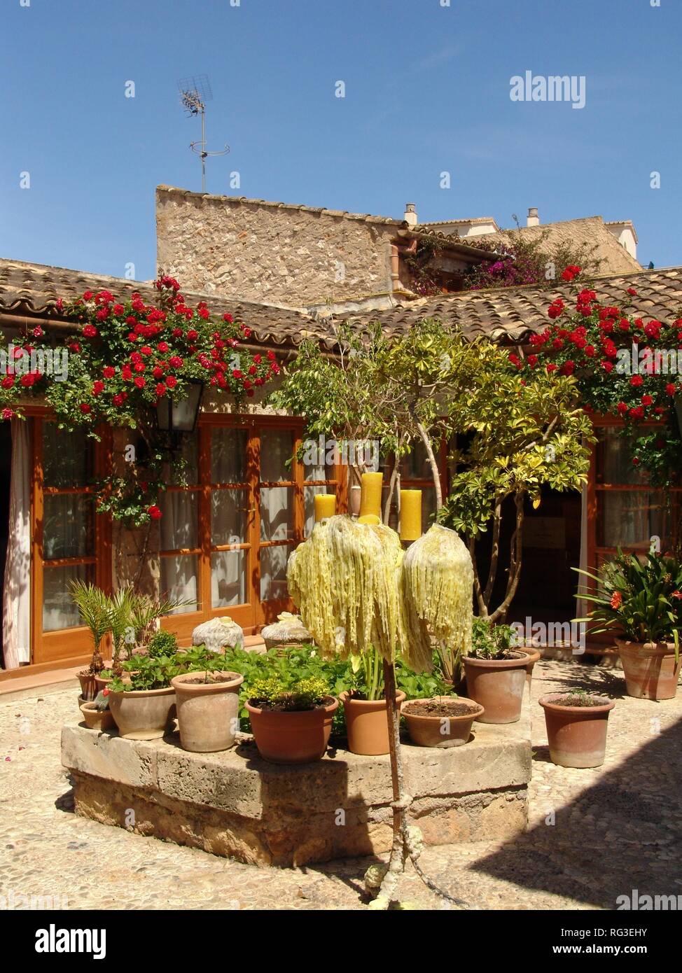 ESP, Spanien, Balearen, Mallorca: Deko die das Restaurant Son Floriana in  Cala Bona Stockfotografie - Alamy