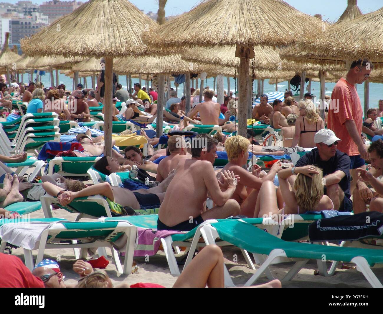 ESP, Spanien, Balearen, Mallorca: Strand von S'Arenal, Palma, Massentourismus, Stockfoto