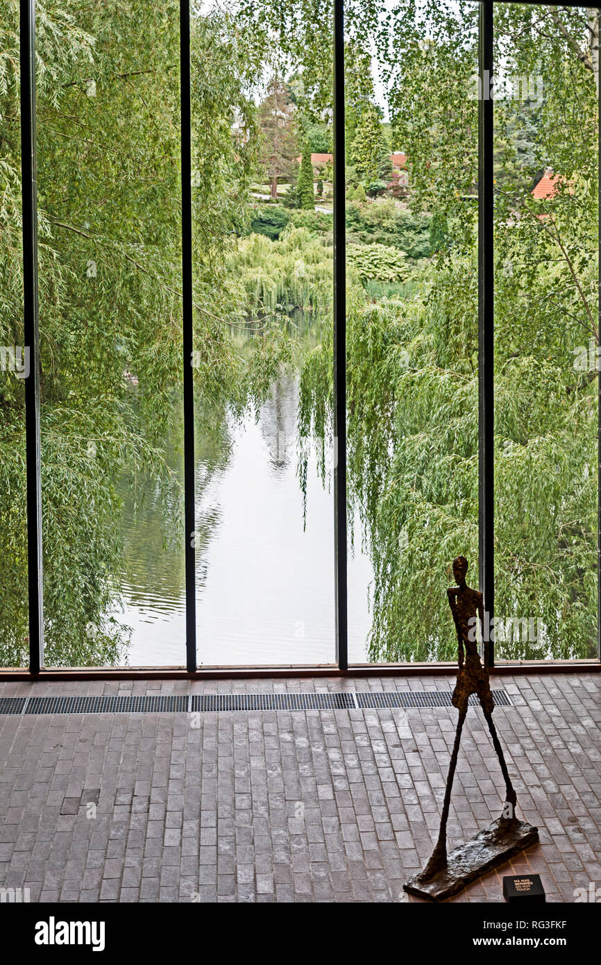 Tretting (Dänemark): Louisiana Museum der Modernen Kunst, die sich am Ufer des Öresund Stockfoto