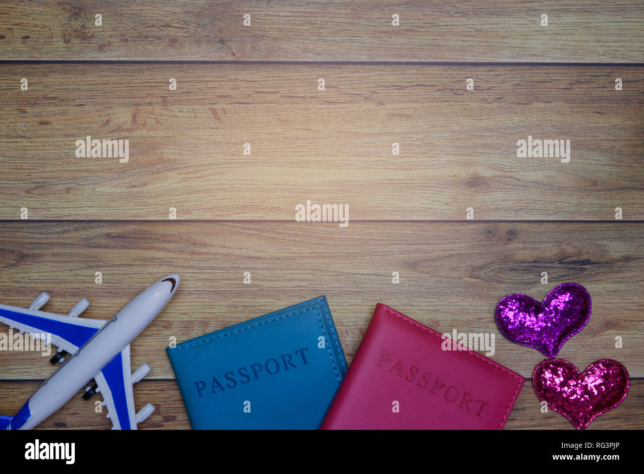 Flachbild-lay Hintergrund für Liebe paar Reisen Hochzeitsreise Konzept für Valentine Hintergrund Stockfoto