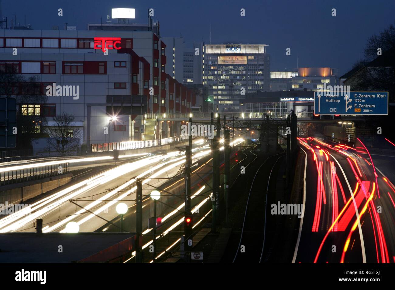 DEU, Bundesrepublik Deutschland, Essen: Autobahn A 40, city centr von Essen. Stockfoto