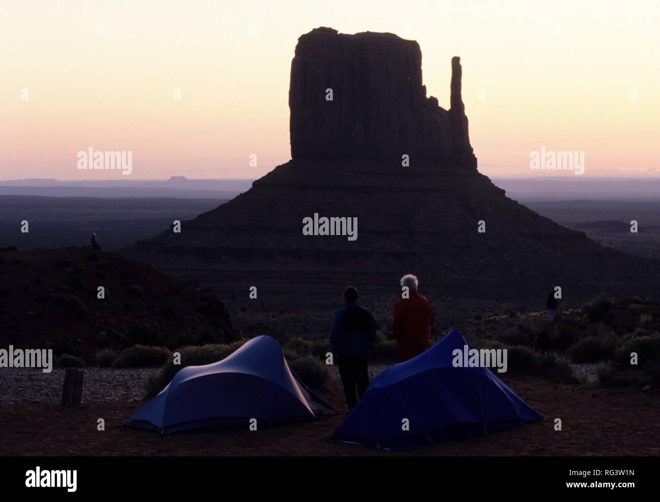 USA, Vereinigte Staaten von Amerika, Arizona: Lagerplatz im Monument Valley. Traveliing in einem Reisemobil, Wohnmobil Stockfoto