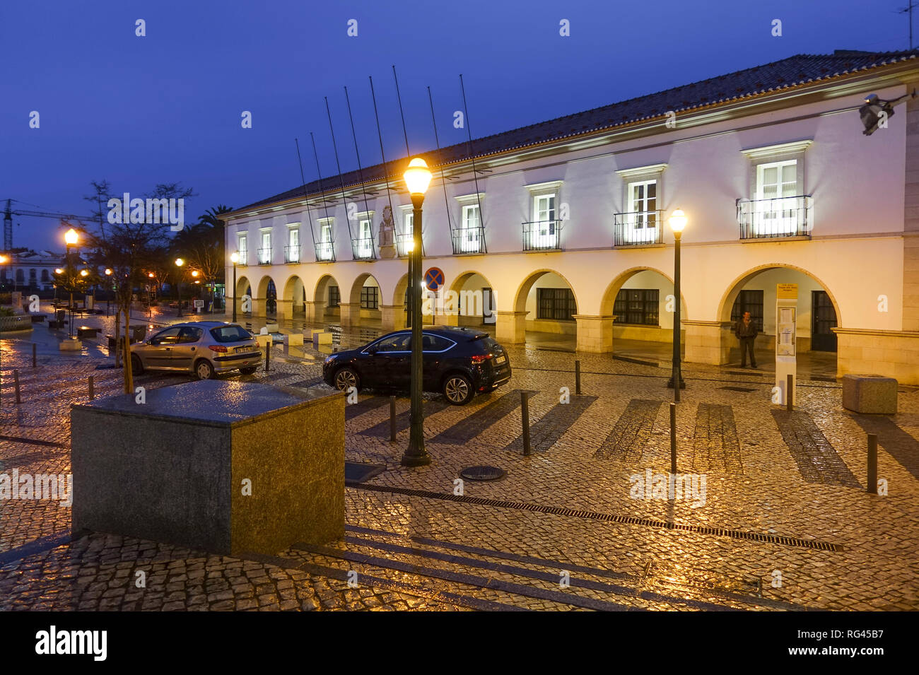 Tavira, Portugal, Praça da República, Stadtzentrum, mit seinem Rathaus, im Fischerort, Tavira, Algarve, Portugal, Europa. Stockfoto