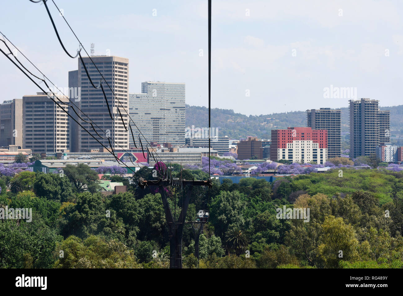 Cable Car Linien in Richtung der Stadt Pretoria Stockfoto