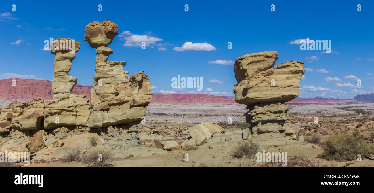 Sandsteinformation in Form eines u-Bootes in Ischigualasto Provinzpark, Argentinien. Stockfoto