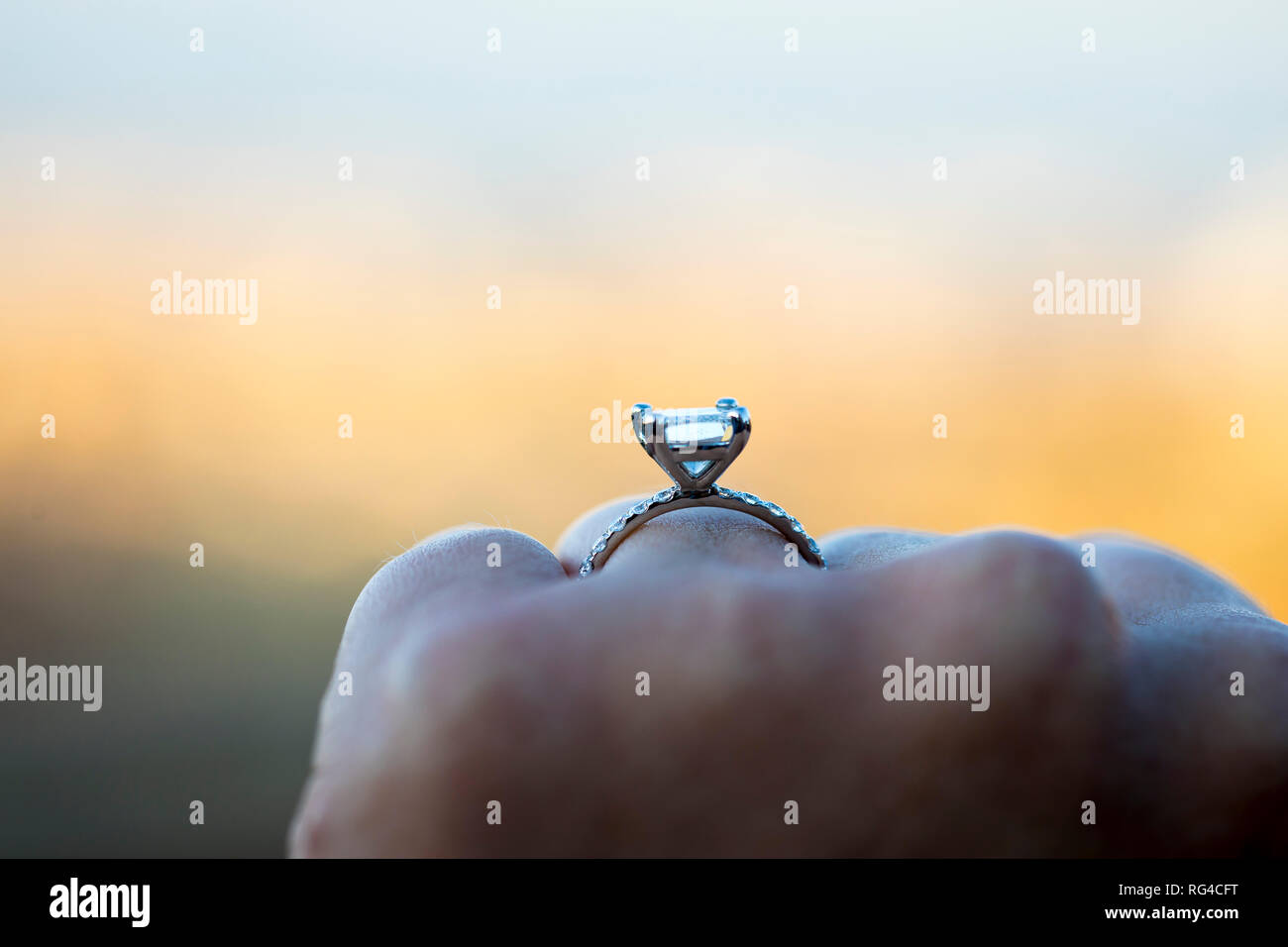 Engagement Diamond Ring schließen, Rom, Italien, Europa Stockfoto