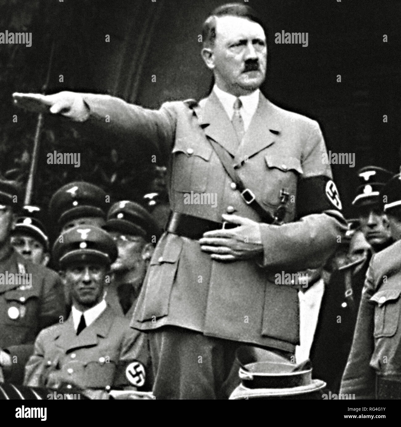 Adolf Hitler in seiner berüchtigten Salute darstellen. Von Bildmaterial in den Archiven der Presse Portrait Service gescannt - (ehemals Presse Portrait Bureau). Stockfoto