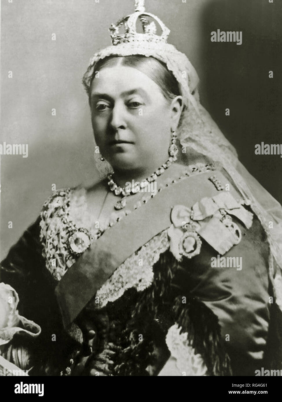 Victoria war Königin des Vereinigten Königreichs von Großbritannien und Irland vom 20. Juni 1837 bis zu ihrem Tod im Jahre 1901. Am 1. Mai 1876, nahm sie die zusätzlichen Titel der Kaiserin von Indien. Von Bildmaterial in den Archiven der Presse Portrait Service gescannt - (ehemals Presse Portrait Bureau). Stockfoto