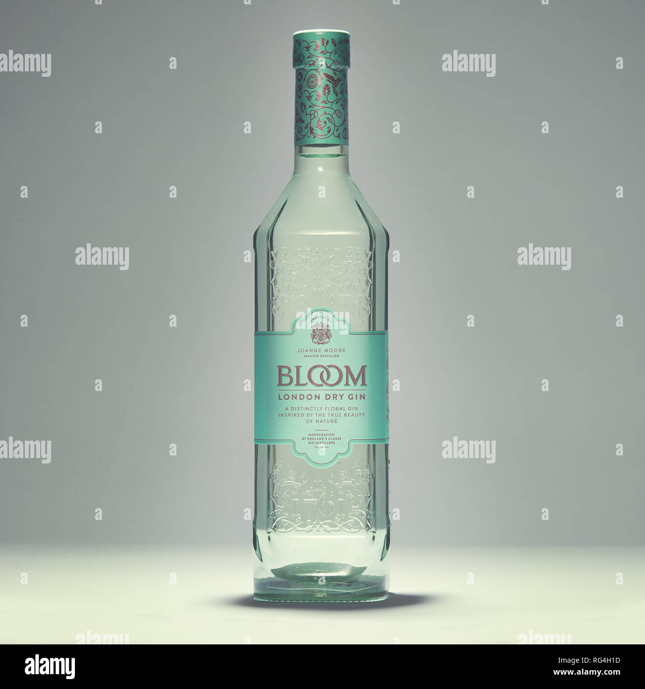 Bloom Profil gin Flasche, isoliert Stockfoto