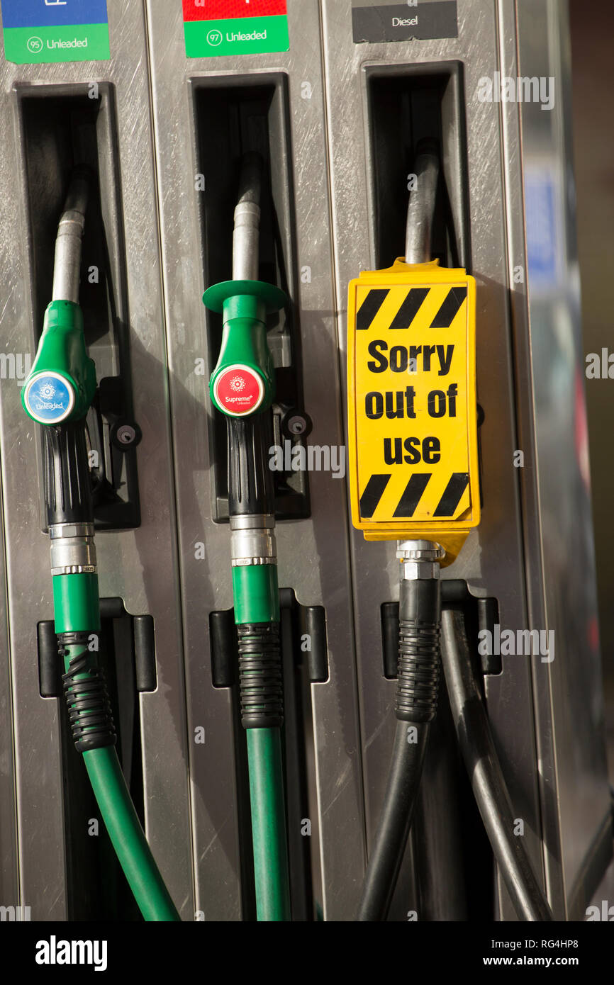 Ein vorübergehend aus der Dieselkraftstoff mit Pumpe an einer Tankstelle in Dorset England UK GB Stockfoto