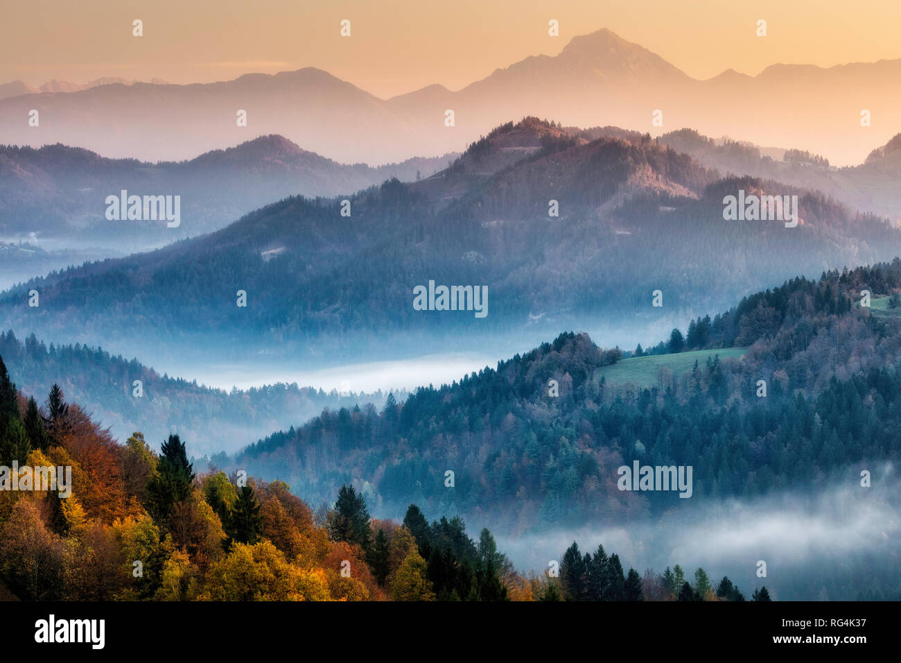 Die Hügel rund um Skofja Loka, Slowenien Stockfoto