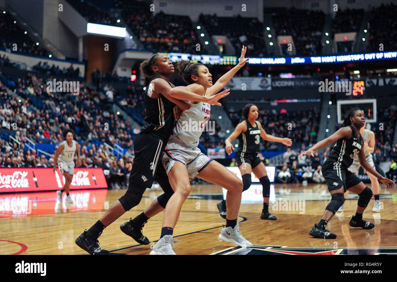 Hartford, CT, USA. 27 Jan, 2019. Olivia Nelson-Ododa (20) Der Uconn Huskies im Low post Position während eines Spiels gegen die UCF Ritter an der XL-Zentrum wird am 27. Januar 2019 in Hartford, CT. Gregory Vasil/CSM/Alamy leben Nachrichten Stockfoto