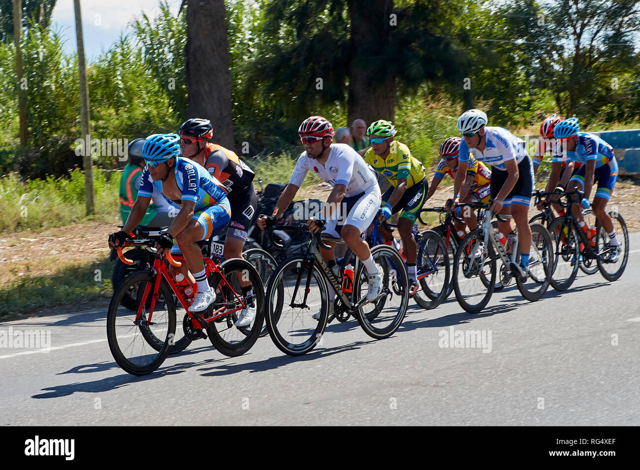 San Juan, Argentinien. 27 Jan, 2019. MENDOZA, Argentinien - 27. Januar: Gruppe unter der Leitung von Hector Lucero (Arg), während theStage 1, 159,1 km Difunta Correa in der 37 Vuelta a San Juan 2019 Am 27. Januar 2019 in San Juan, Argentinien. Credit: Alexis Lloret/Alamy leben Nachrichten Stockfoto