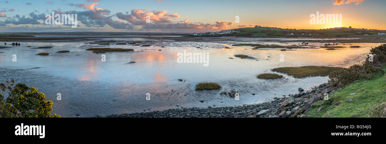 Northam Burrows, Devon. 28. Jan 2019. UK Wetter - Am Montag, den 28. Januar. Mit übernachtung Temperaturen knapp über dem Gefrierpunkt in North Devon, die Sonne leuchtet die Salzwiesen bei Northam Burrows. Liegt am westlichen Rand der Taw Torridge Mündungsgebiet, das Country Park ist ein integraler Bestandteil des neu benannten "Biosphärenreservat" der Vereinten Nationen. Credit: Terry Mathews/Alamy leben Nachrichten Stockfoto