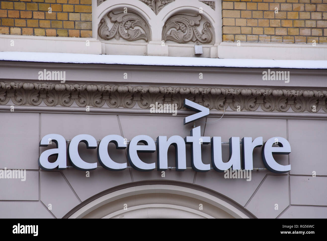 11.02.2018. RIGA, Lettland. Logo von Accenture unternehmen. Accenture ist ein weltweit agierender Management Consulting und Professional Services Unternehmen, Strategie bietet Stockfoto