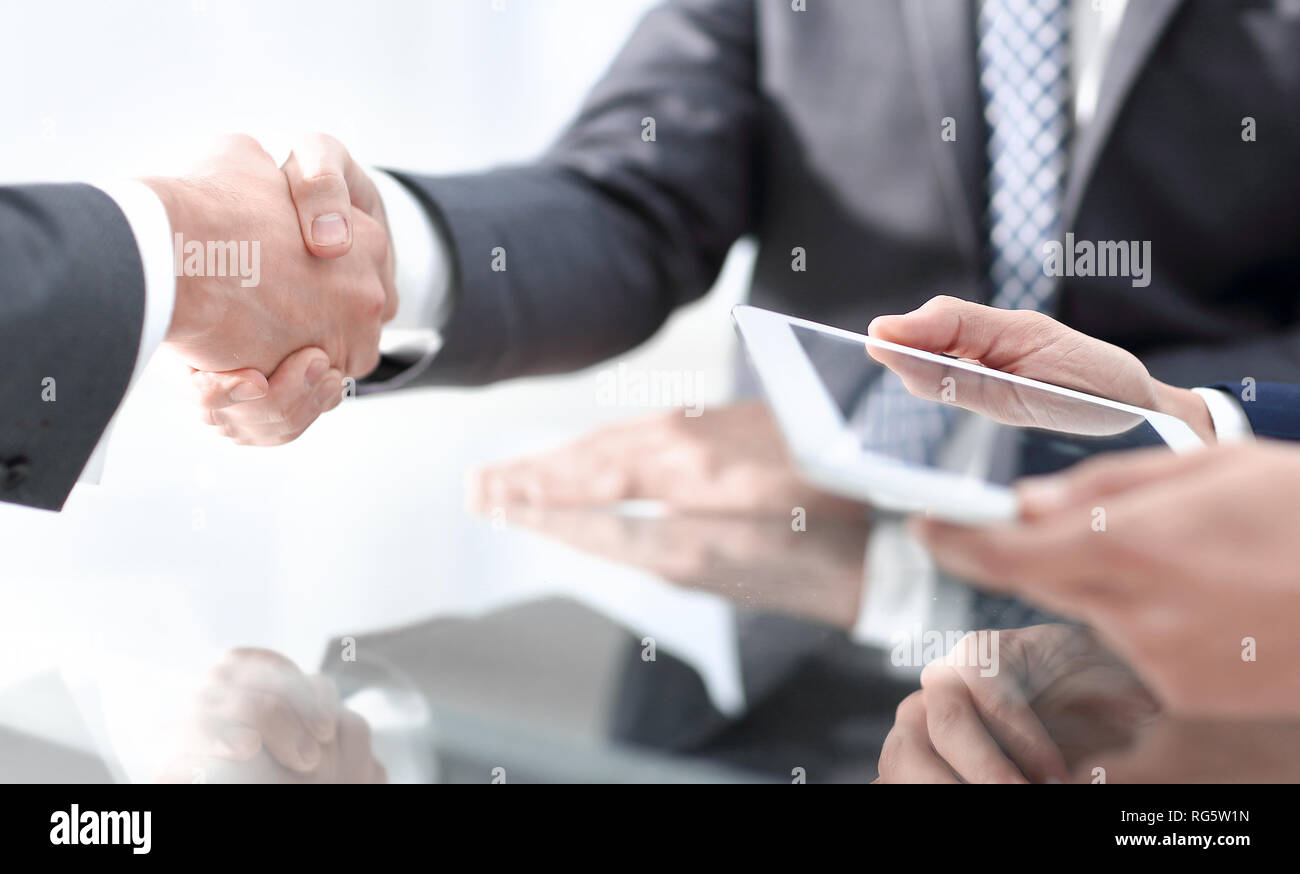 Handshake von bewährten Partnern Stockfoto