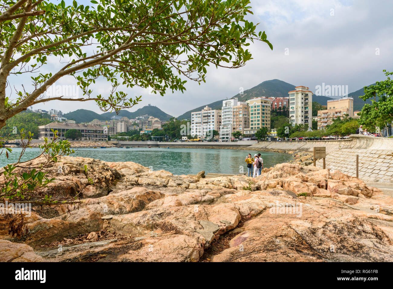 Blick über Stanley Bay und Uferpromenade von Stanley, Hong Kong Stockfoto