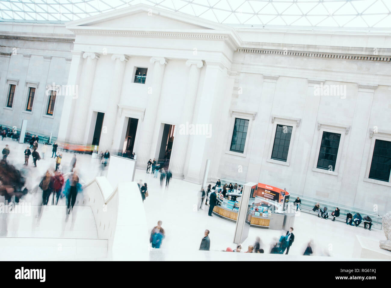 Lange Belichtung aus dem British Museum in London. Tourismus in London Stockfoto