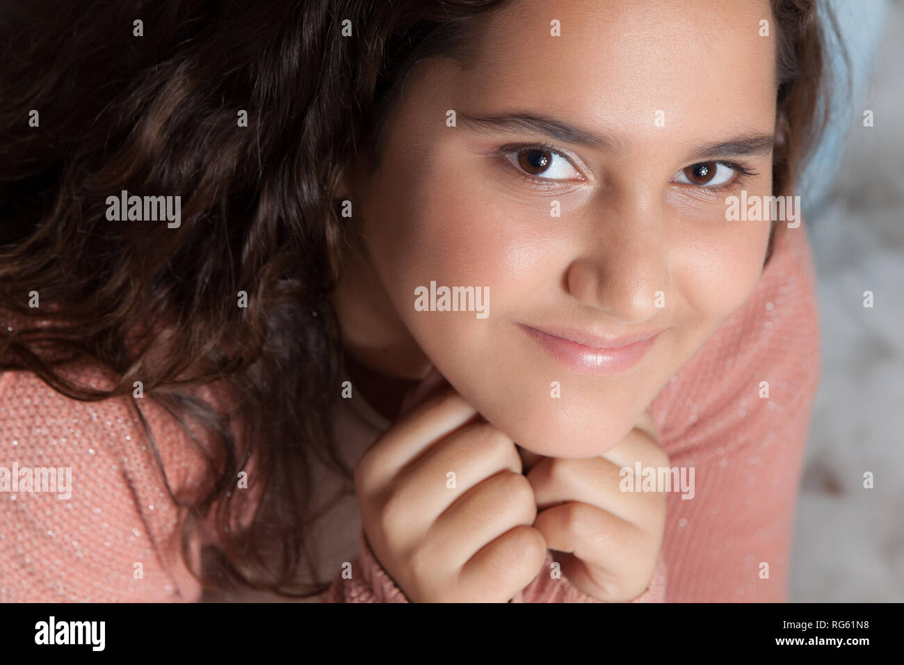 Porträt eines lächelnden Mädchens Stockfoto