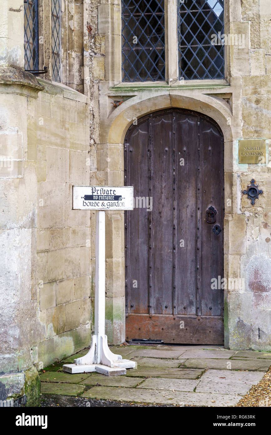 Privat ohne Eingang Zeichen außerhalb des Nordens Canonry in der Kathedrale von Salisbury in der Nähe DE Stockfoto