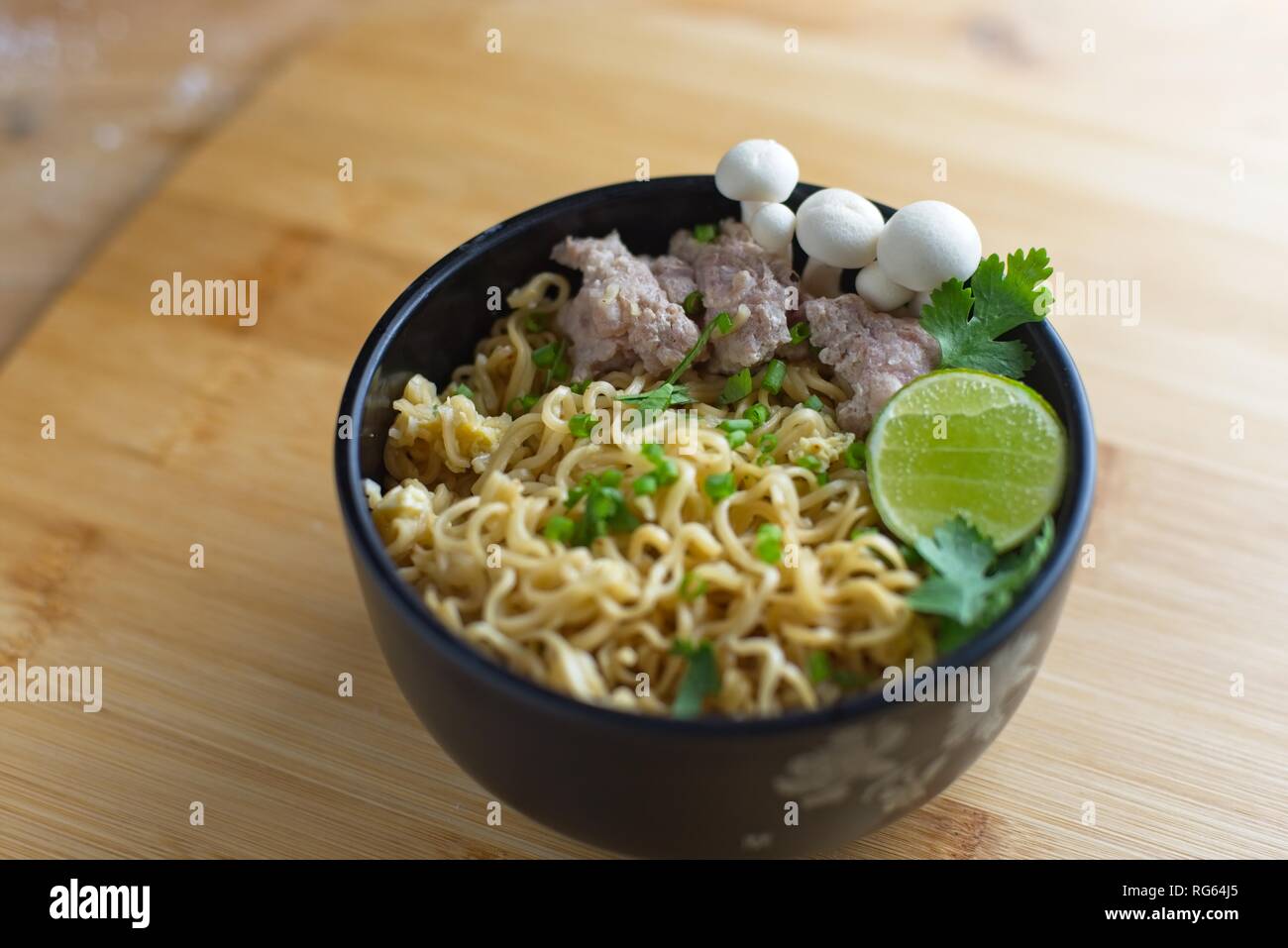 Instant Nudelsuppe gekocht Stockfoto