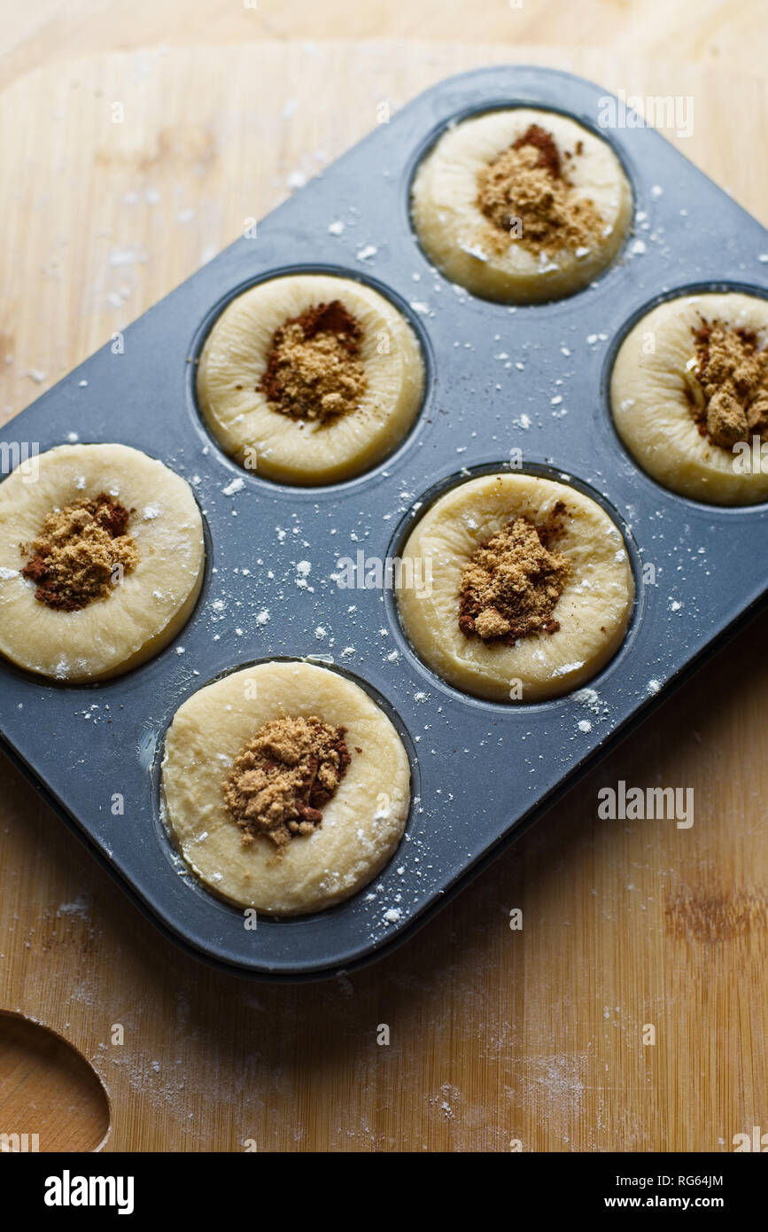 Muffin in Backblech Stockfoto