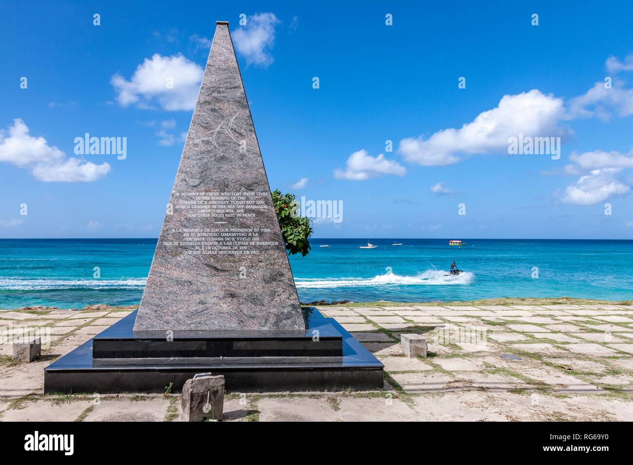 Denkmal für diejenigen, die zuletzt ihr Leben in der Bombardierung von Cubana DC 8 Flugzeuge, die ins Meer Oktober 1976, Barbados abgestuerzt Stockfoto