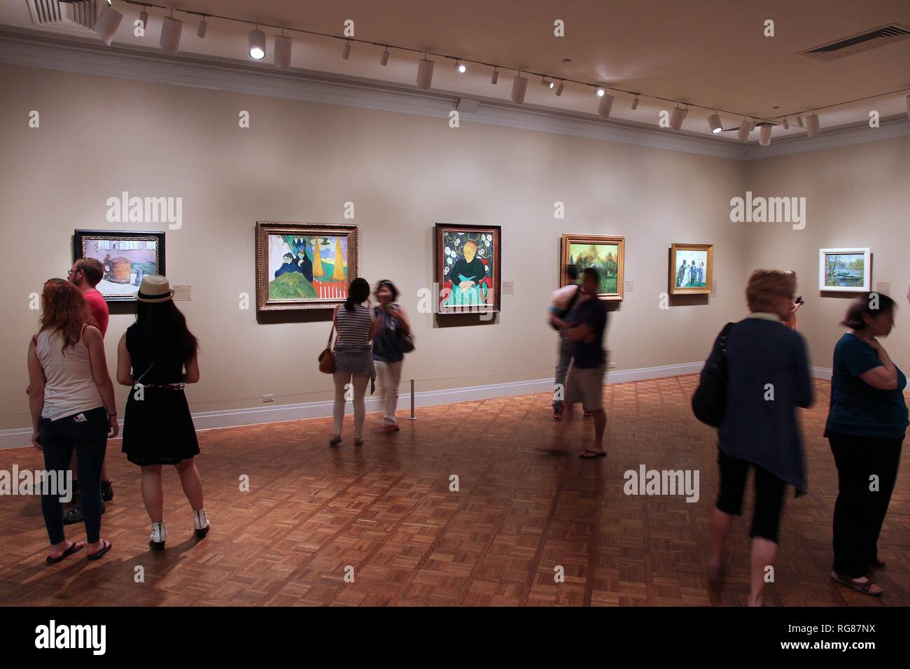 CHICAGO, USA - 28. JUNI 2013: Besucher Kunst an der berühmten Kunst Institut von Chicago bewundern. Es ist die 2. größte Art Museum in den USA mit 1 Millionen Quadratmeter Stockfoto