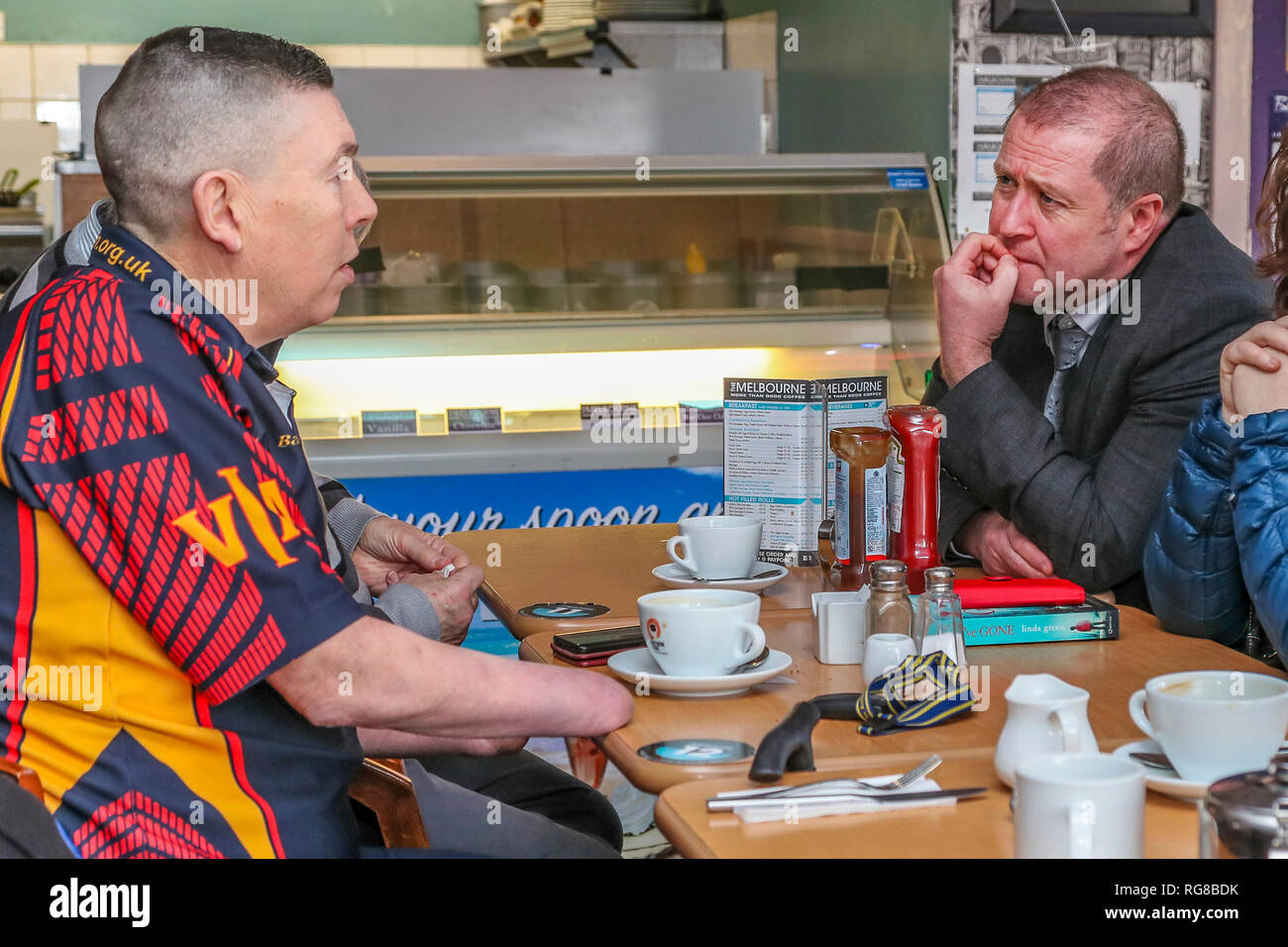Saltcoats, Ayrshire, UK. 28. Jan 2019. GRAEME DEY (SNP) MSP, "Minister für Veteranen", besuchte die "Veteranen Breakfast Club" in Saltcoats, Ayrshire als Teil seiner Konsultationen mit denjenigen, die ein Interesse daran haben, die Unterstützung und das Wohlergehen der militärischen Veteranen. Der Besuch war Informationen und Meinungen für die vorgeschlagene UK wide Verteidigung Gesundheitswesen wohl besser fahren als das "Neue Veteran Strategie" bekannt, dass diejenigen, die die Streitkräfte mit Problemen wie sozialer Isolation und PTSD (Posttraumatische Belastungsstörungen) Credit: Findlay/Alamy Leben Nachrichten zu helfen, zu sammeln Stockfoto