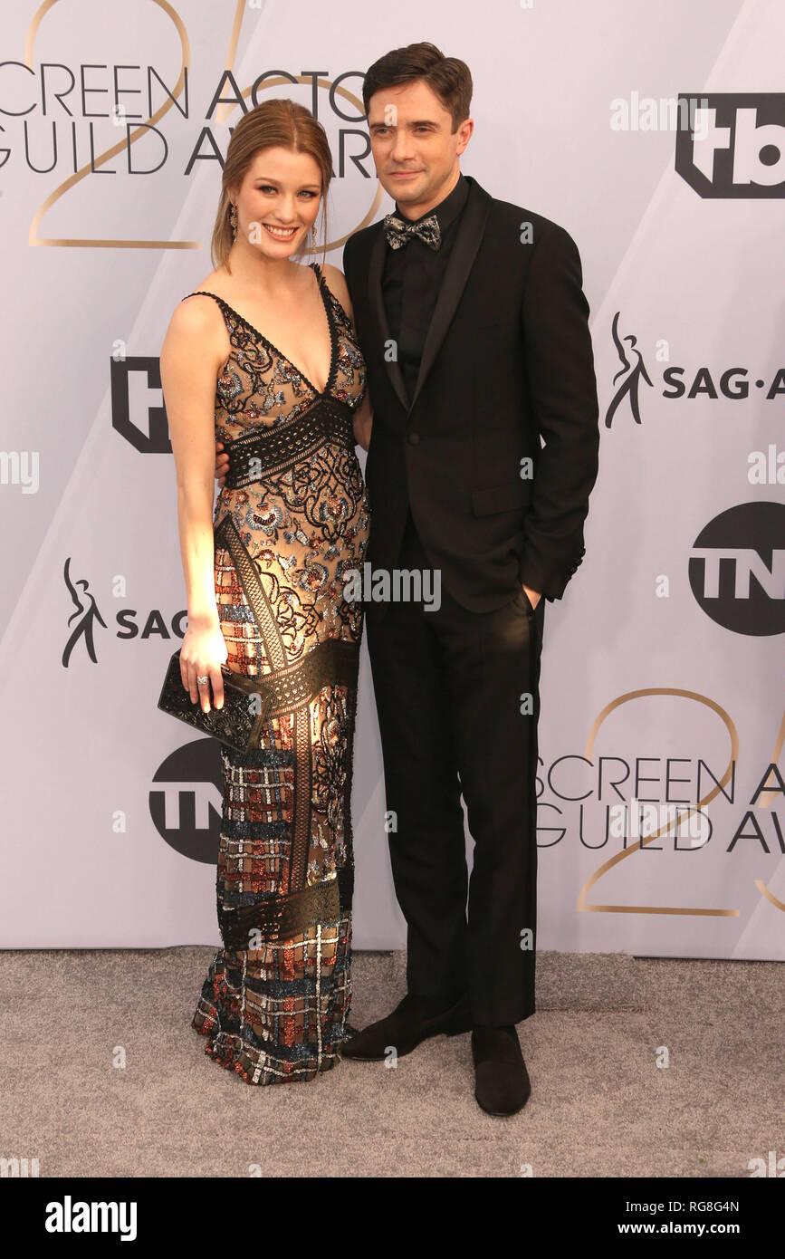 Los Angeles, Kalifornien, USA. 27 Jan, 2019. 27. Januar 2019 - Los Angeles, Kalifornien - Topher Grace, Ashley Hinshaw. 25. jährlichen Screen Actors Guild Awards im Shrine Auditorium. Photo Credit: Faye Sadou/AdMedia Credit: Faye Sadou/AdMedia/ZUMA Draht/Alamy leben Nachrichten Stockfoto
